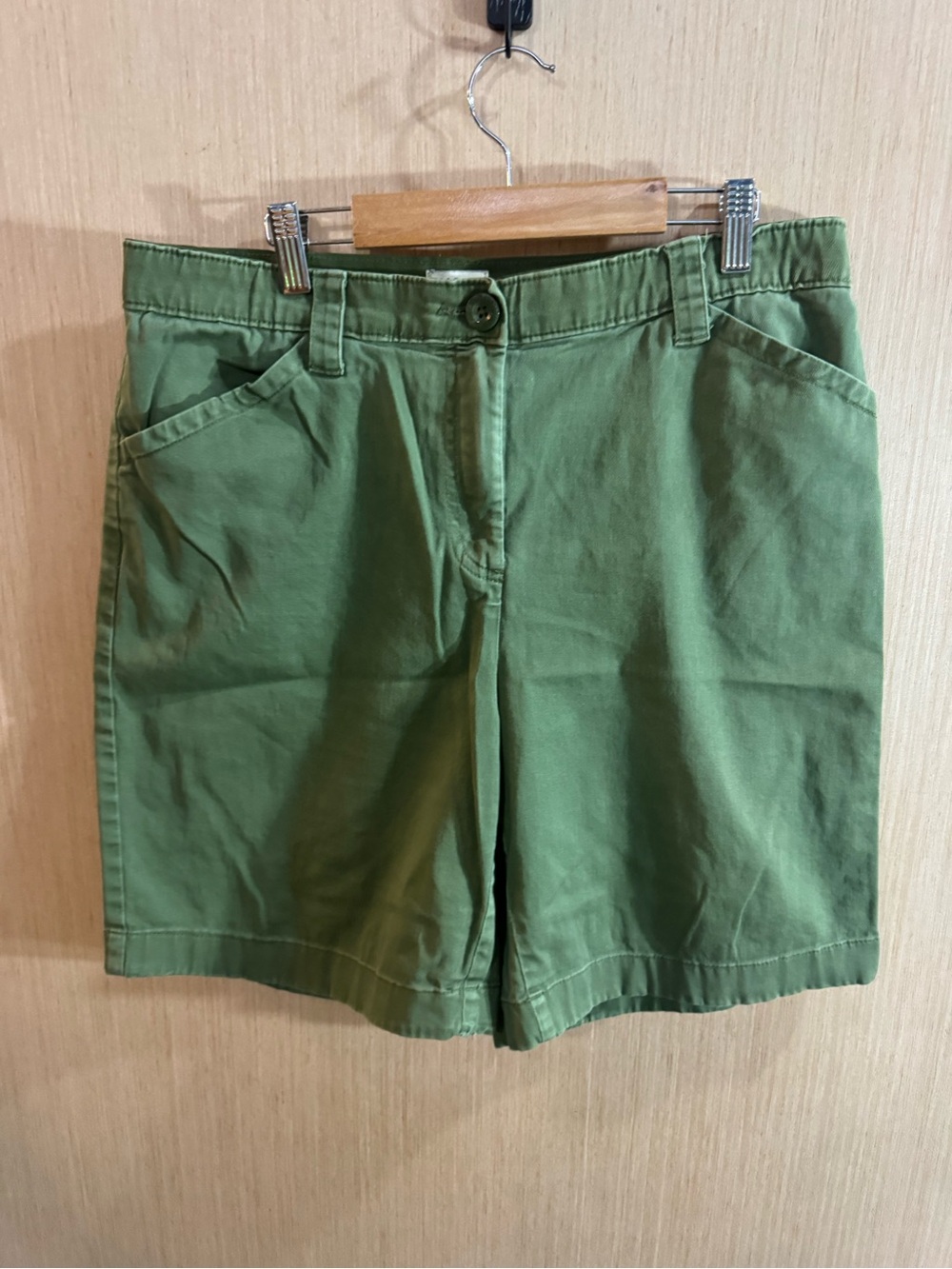 Womens L.L. Bean Olive Green Classic Fit Cotton Shorts Size 12